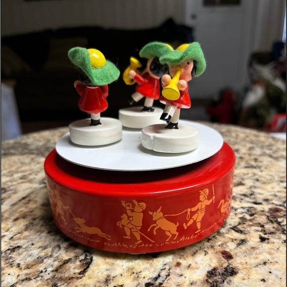 Reuge • Wooden • Red • Music Box • Swiss Movement • Plays Doctor Zhivago • Video - Picture 5 of 10